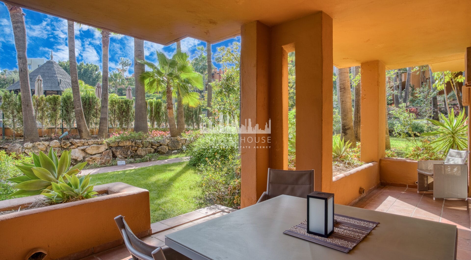Charming Two Bedroom, Ground Floor Apartment with Direct Pool Access in Alminar del Sur, Nueva Andalucía