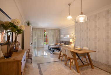 Charming Two Bedroom, Ground Floor Apartment with Direct Pool Access in Alminar del Sur, Nueva Andalucía