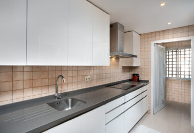 Charming Two Bedroom, Ground Floor Apartment with Direct Pool Access in Alminar del Sur, Nueva Andalucía