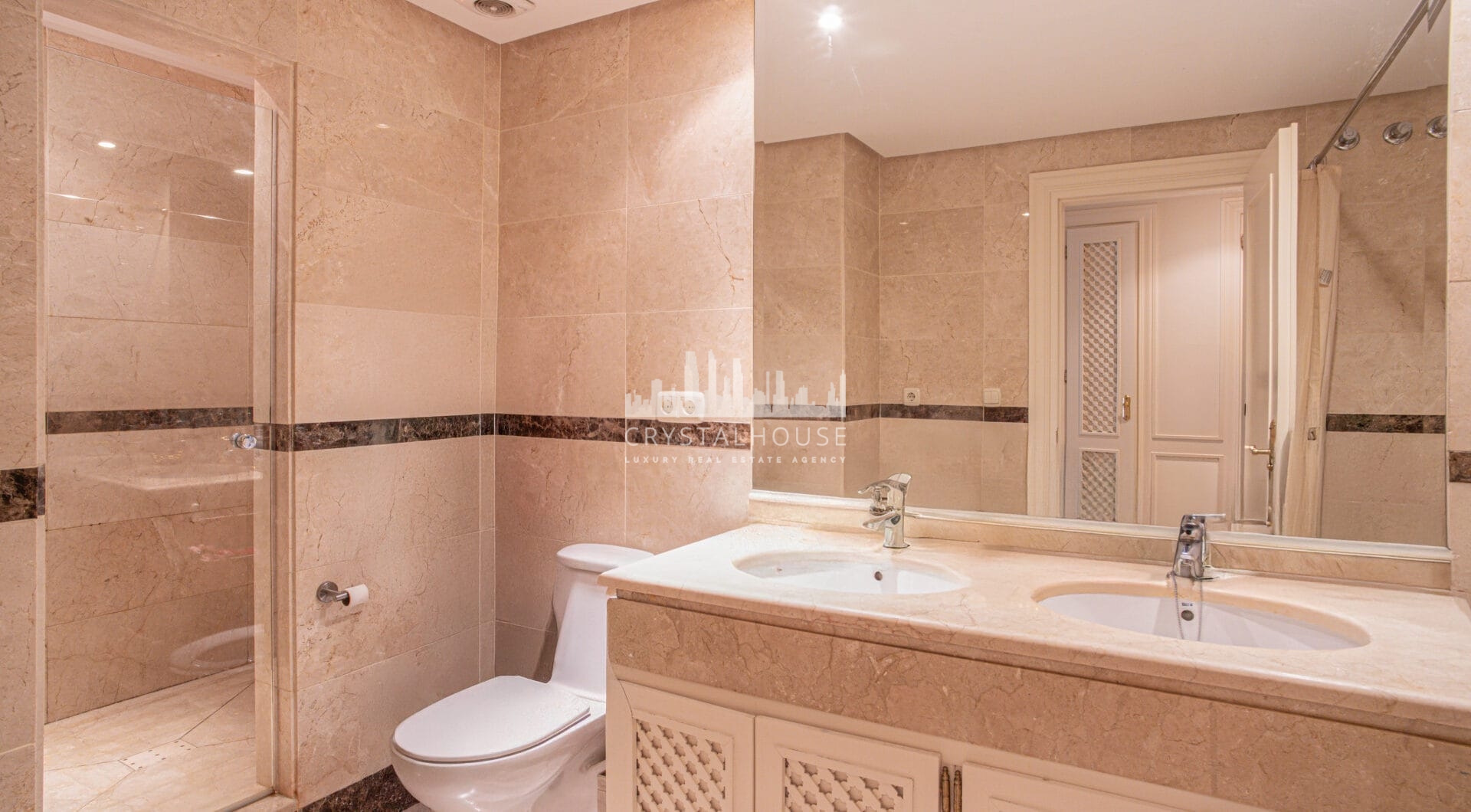 Charming Two Bedroom, Ground Floor Apartment with Direct Pool Access in Alminar del Sur, Nueva Andalucía