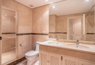 Charming Two Bedroom, Ground Floor Apartment with Direct Pool Access in Alminar del Sur, Nueva Andalucía