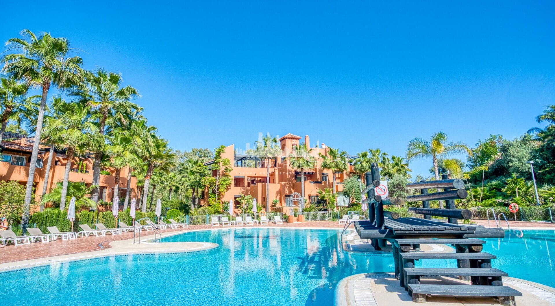 Charming Two Bedroom, Ground Floor Apartment with Direct Pool Access in Alminar del Sur, Nueva Andalucía