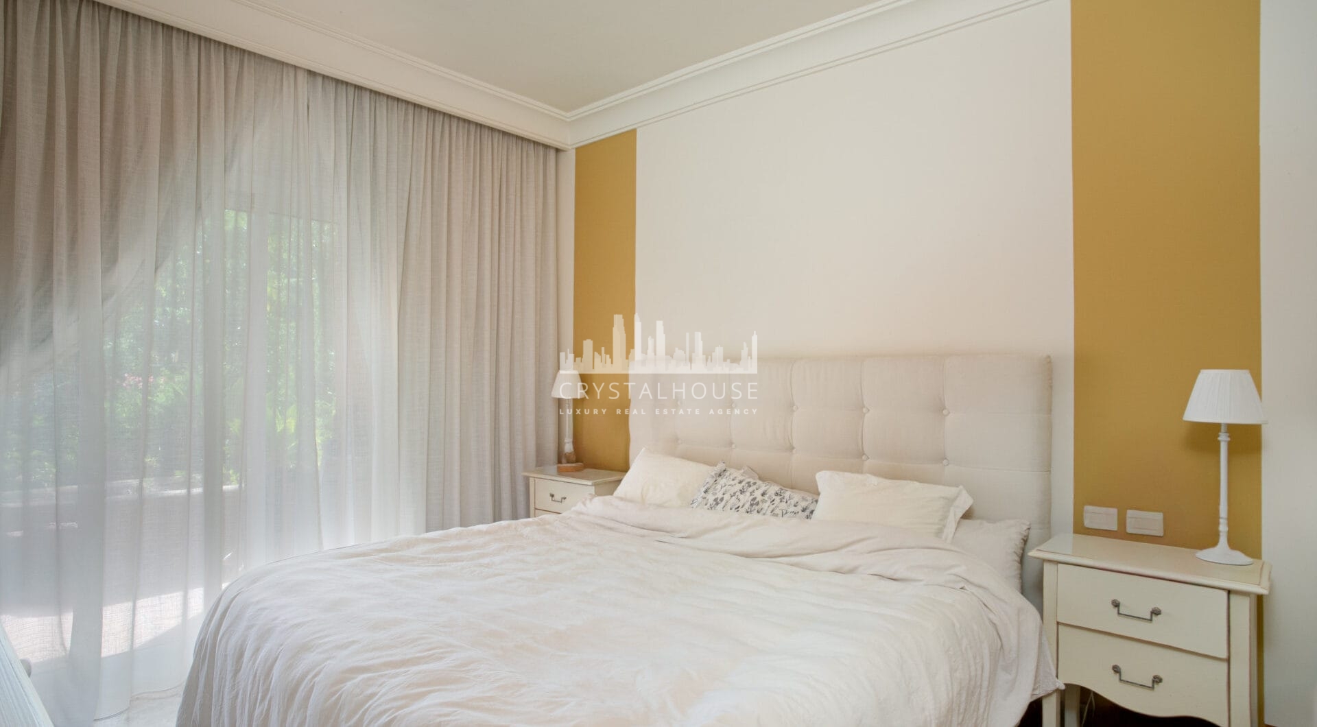 Charming Two Bedroom, Ground Floor Apartment with Direct Pool Access in Alminar del Sur, Nueva Andalucía