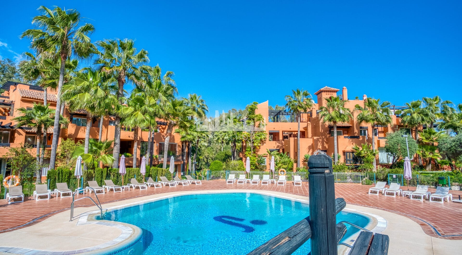 Charming Two Bedroom, Ground Floor Apartment with Direct Pool Access in Alminar del Sur, Nueva Andalucía