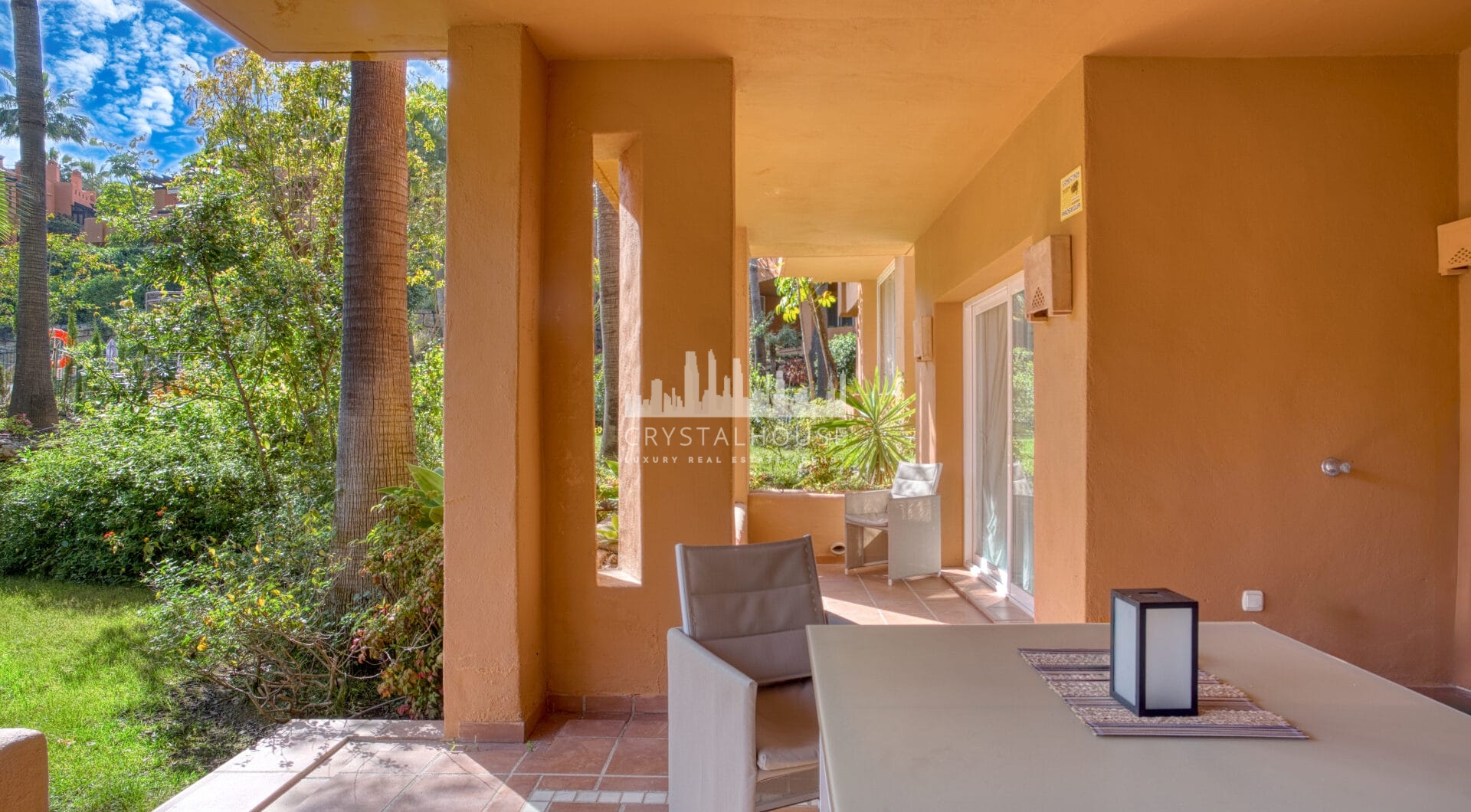 Charming Two Bedroom, Ground Floor Apartment with Direct Pool Access in Alminar del Sur, Nueva Andalucía