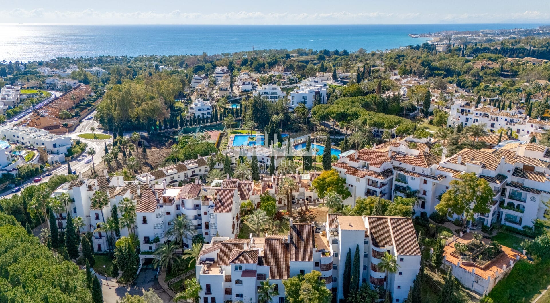 Lovely two bedroom ground floor apartment in the exceptional gated community of Señorio de Marbella, on Marbella´s Golden Mile