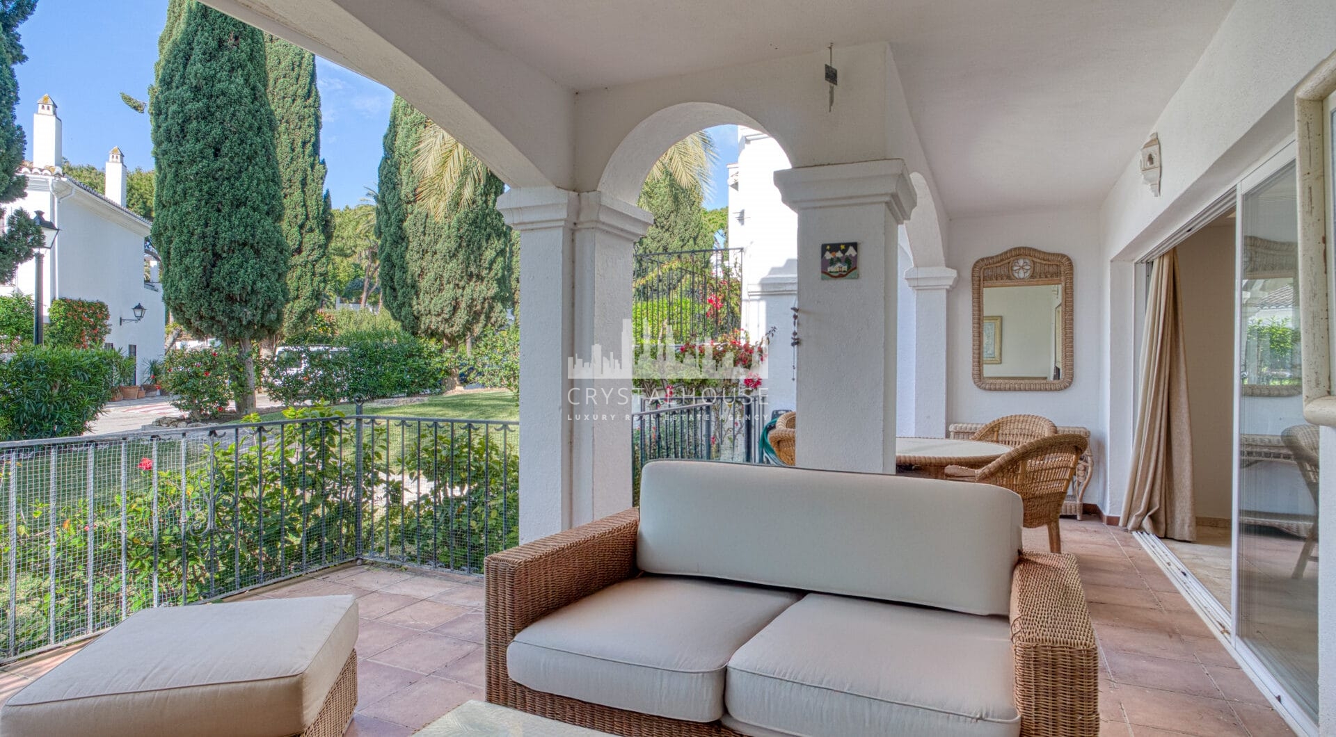 Lovely two bedroom ground floor apartment in the exceptional gated community of Señorio de Marbella, on Marbella´s Golden Mile