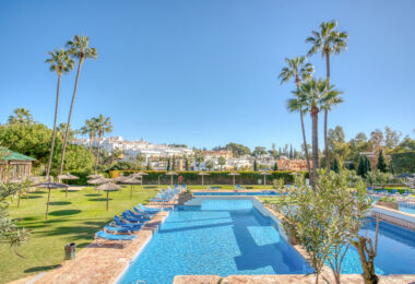 Lovely two bedroom ground floor apartment in the exceptional gated community of Señorio de Marbella, on Marbella´s Golden Mile