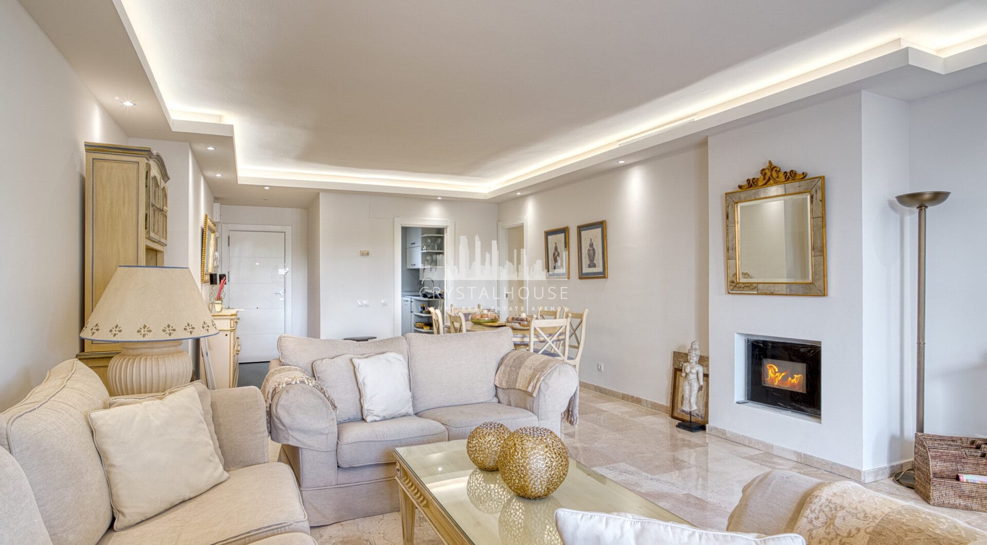 Lovely two bedroom ground floor apartment in the exceptional gated community of Señorio de Marbella, on Marbella´s Golden Mile
