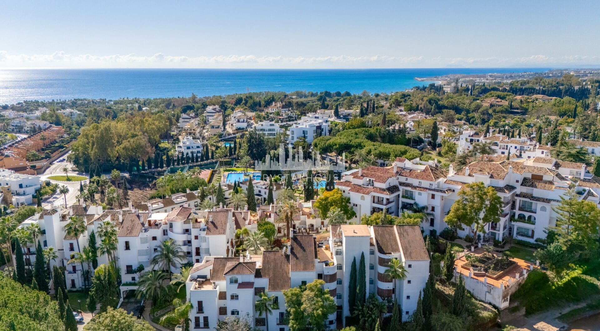 Lovely two bedroom ground floor apartment in the exceptional gated community of Señorio de Marbella, on Marbella´s Golden Mile