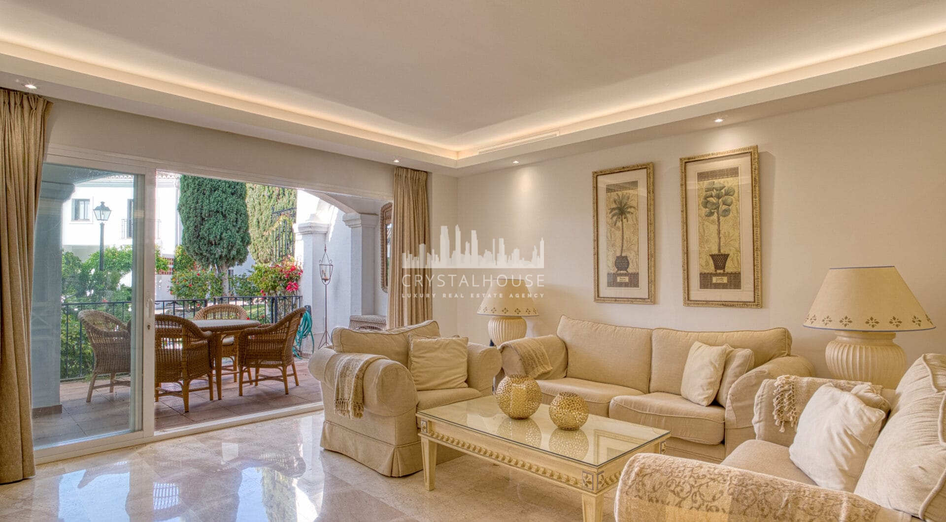 Lovely two bedroom ground floor apartment in the exceptional gated community of Señorio de Marbella, on Marbella´s Golden Mile