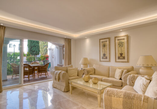 Lovely two bedroom ground floor apartment in the exceptional gated community of Señorio de Marbella, on Marbella´s Golden Mile