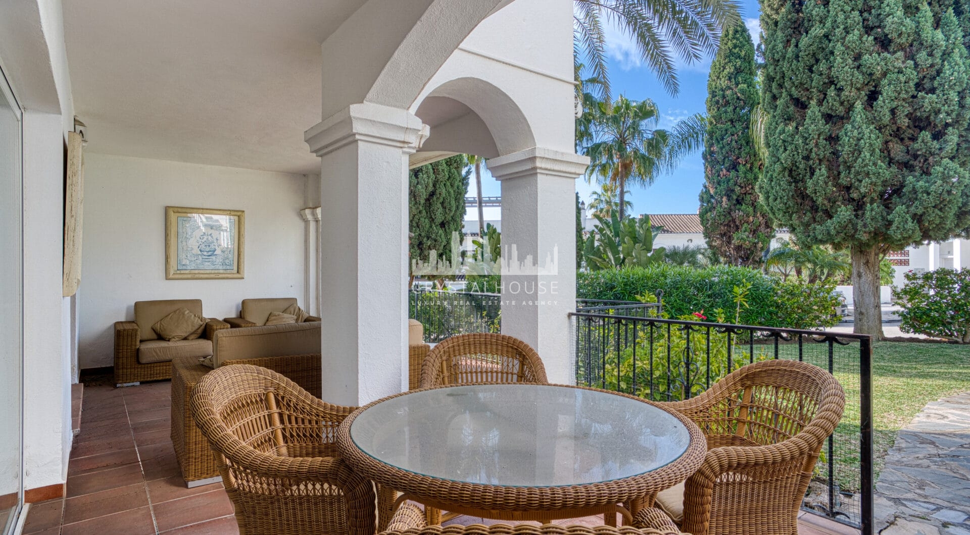Lovely two bedroom ground floor apartment in the exceptional gated community of Señorio de Marbella, on Marbella´s Golden Mile