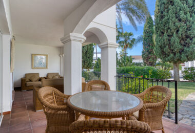Lovely two bedroom ground floor apartment in the exceptional gated community of Señorio de Marbella, on Marbella´s Golden Mile