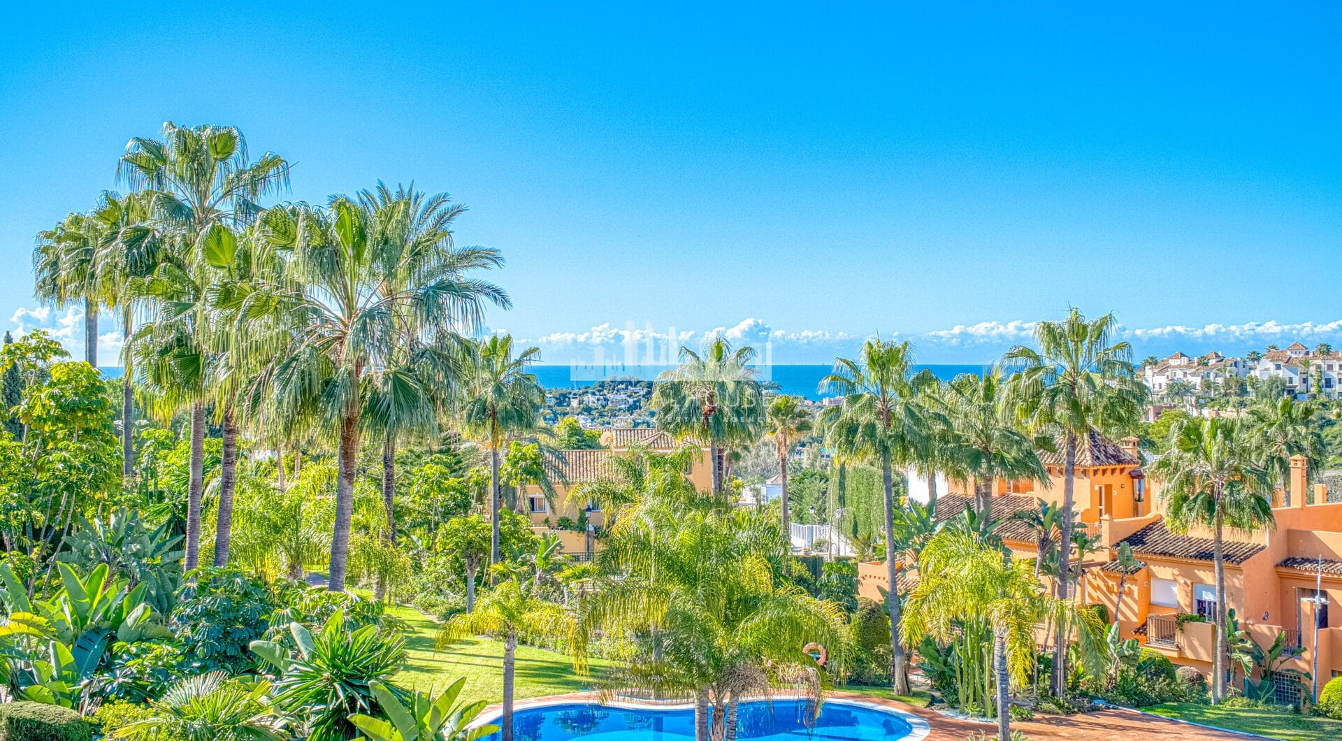 Superb three bedroom, south facing townhouse in Paraiso Bellevue, in El Paraiso on the New Golden Mile