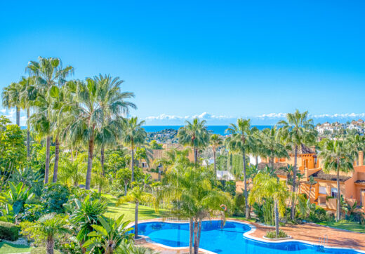 Superb three bedroom, south facing townhouse in Paraiso Bellevue, in El Paraiso on the New Golden Mile