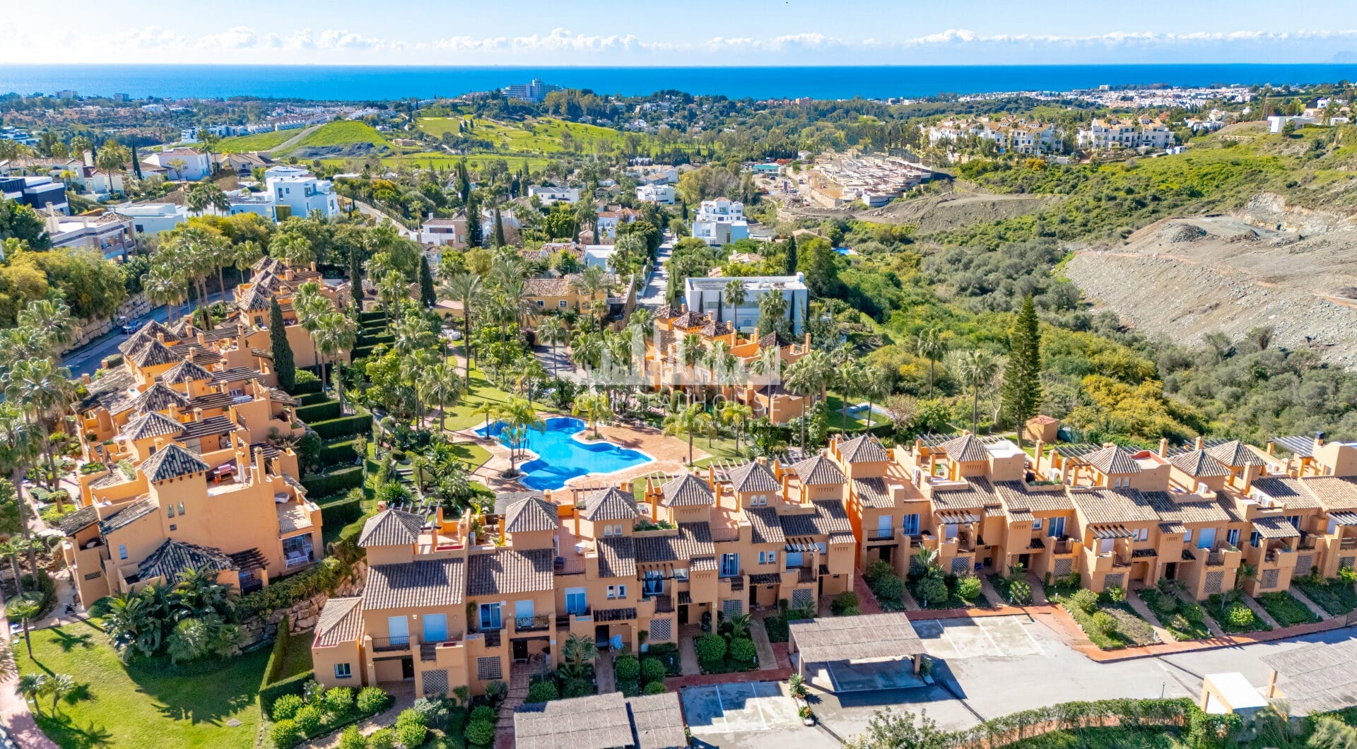 Superb three bedroom, south facing townhouse in Paraiso Bellevue, in El Paraiso on the New Golden Mile