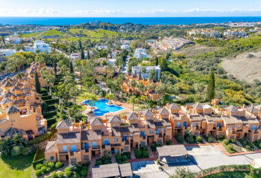 Superb three bedroom, south facing townhouse in Paraiso Bellevue, in El Paraiso on the New Golden Mile