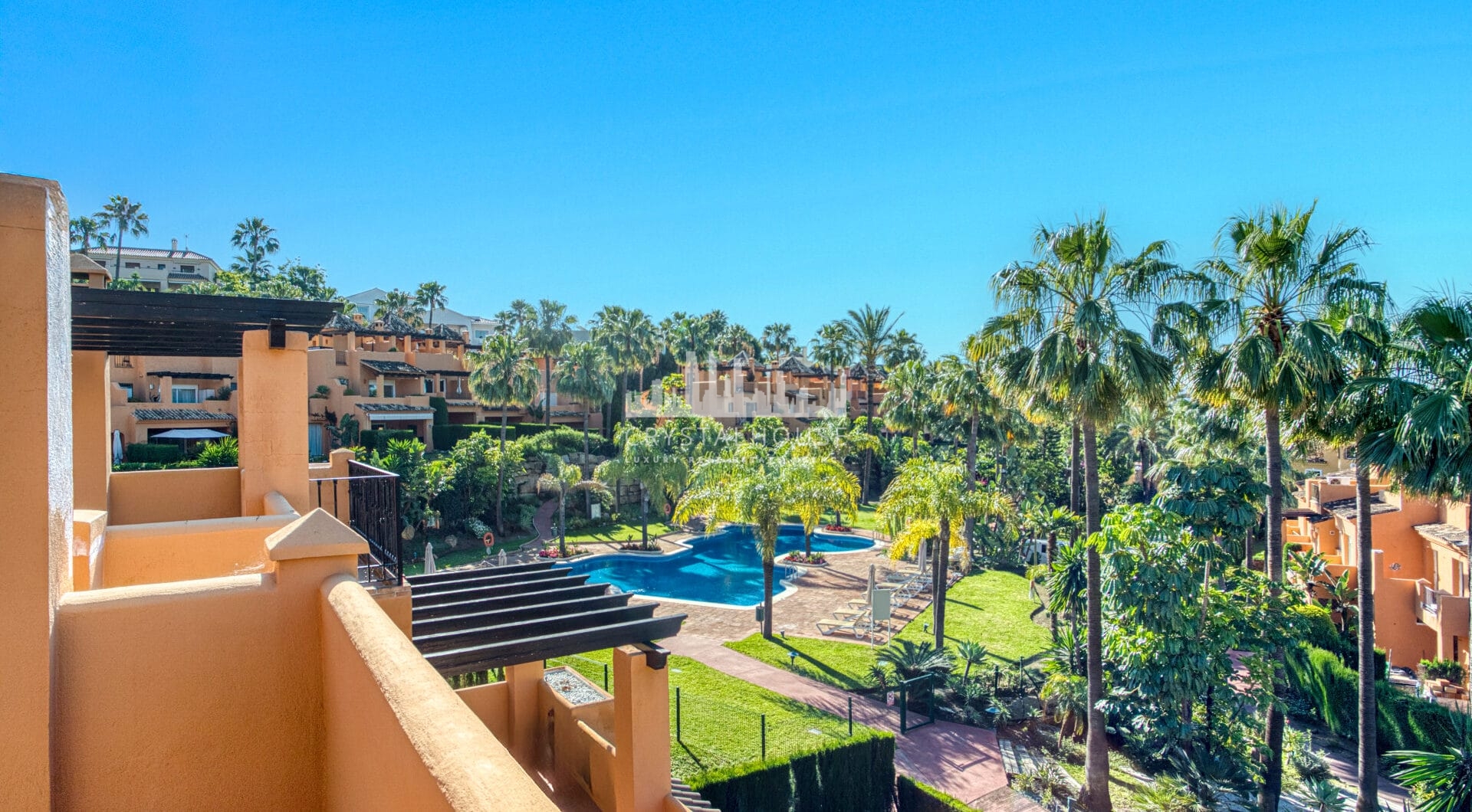 Superb three bedroom, south facing townhouse in Paraiso Bellevue, in El Paraiso on the New Golden Mile