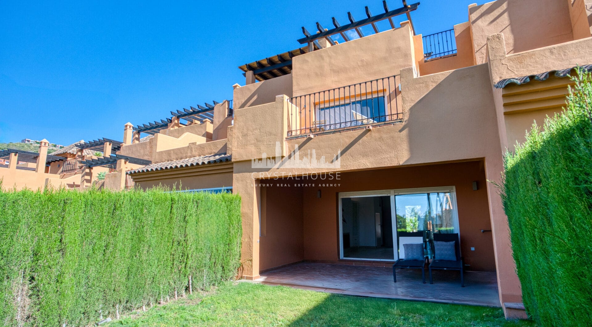 Superb three bedroom, south facing townhouse in Paraiso Bellevue, in El Paraiso on the New Golden Mile