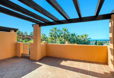 Superb three bedroom, south facing townhouse in Paraiso Bellevue, in El Paraiso on the New Golden Mile