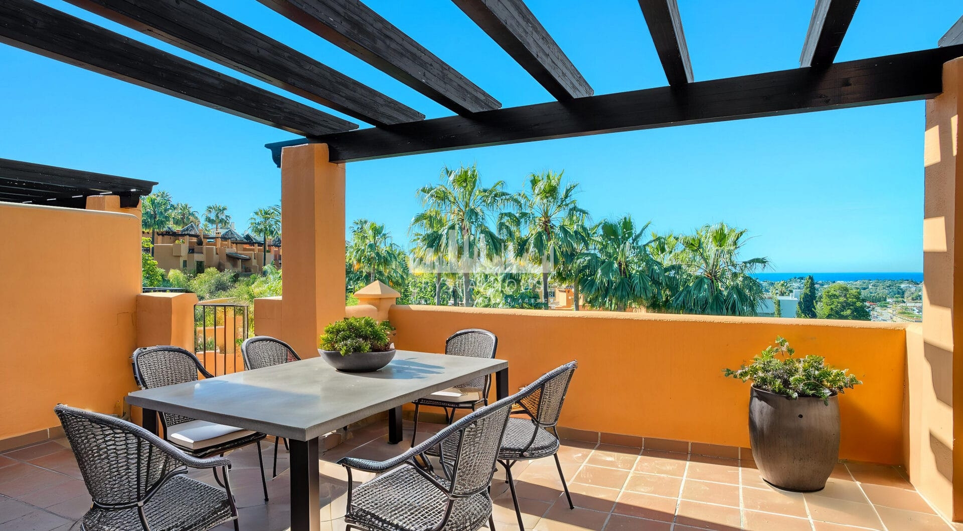 Superb three bedroom, south facing townhouse in Paraiso Bellevue, in El Paraiso on the New Golden Mile