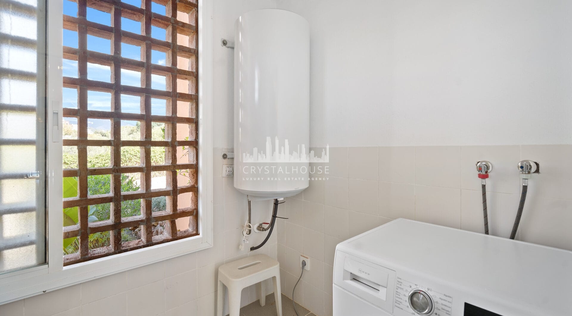 Superb three bedroom, south facing townhouse in Paraiso Bellevue, in El Paraiso on the New Golden Mile