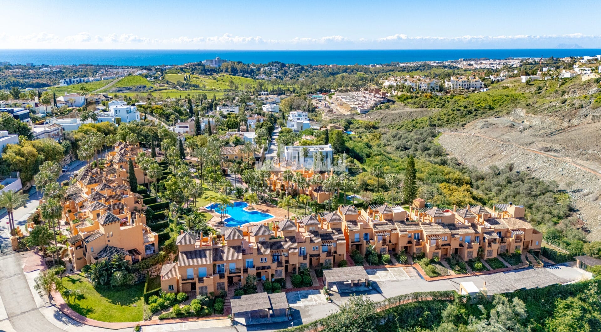 Superb three bedroom, south facing townhouse in Paraiso Bellevue, in El Paraiso on the New Golden Mile