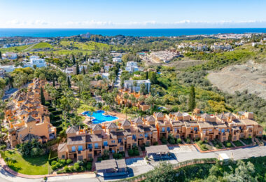 Superb three bedroom, south facing townhouse in Paraiso Bellevue, in El Paraiso on the New Golden Mile