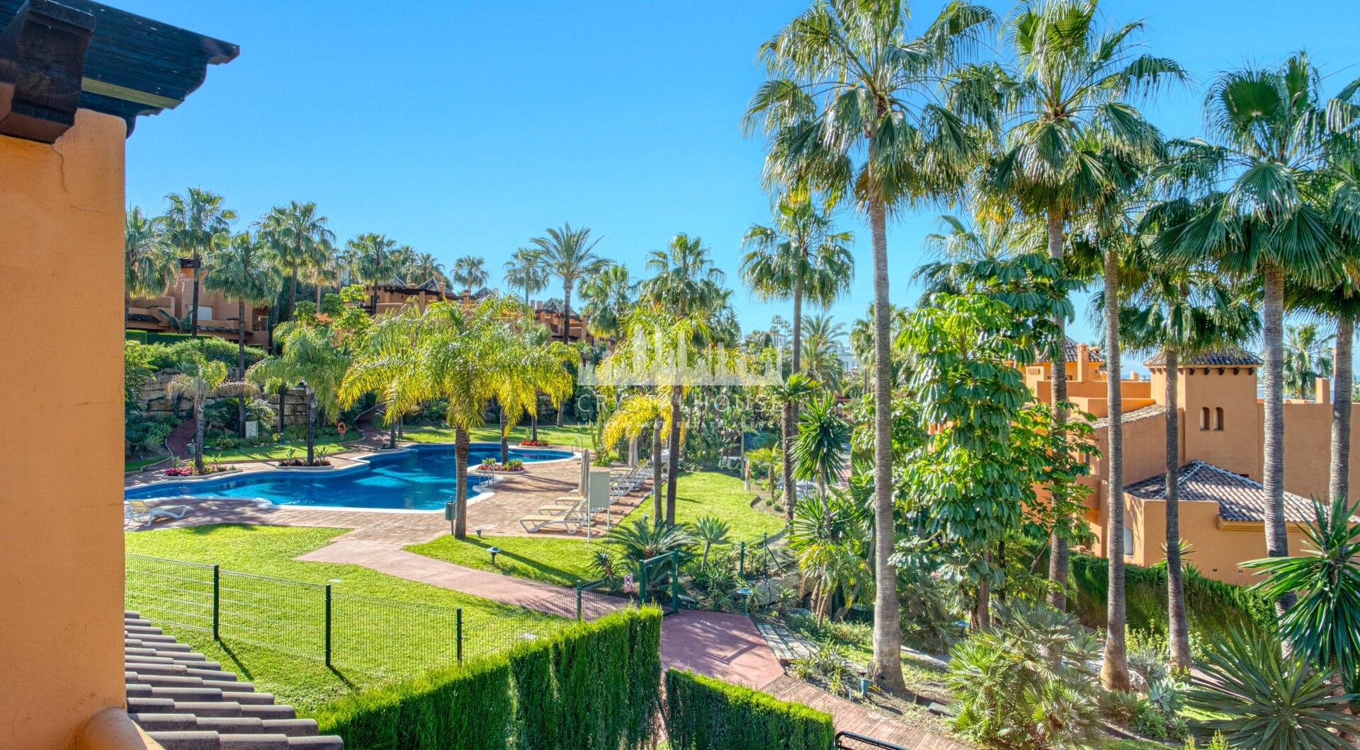 Superb three bedroom, south facing townhouse in Paraiso Bellevue, in El Paraiso on the New Golden Mile