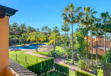 Superb three bedroom, south facing townhouse in Paraiso Bellevue, in El Paraiso on the New Golden Mile