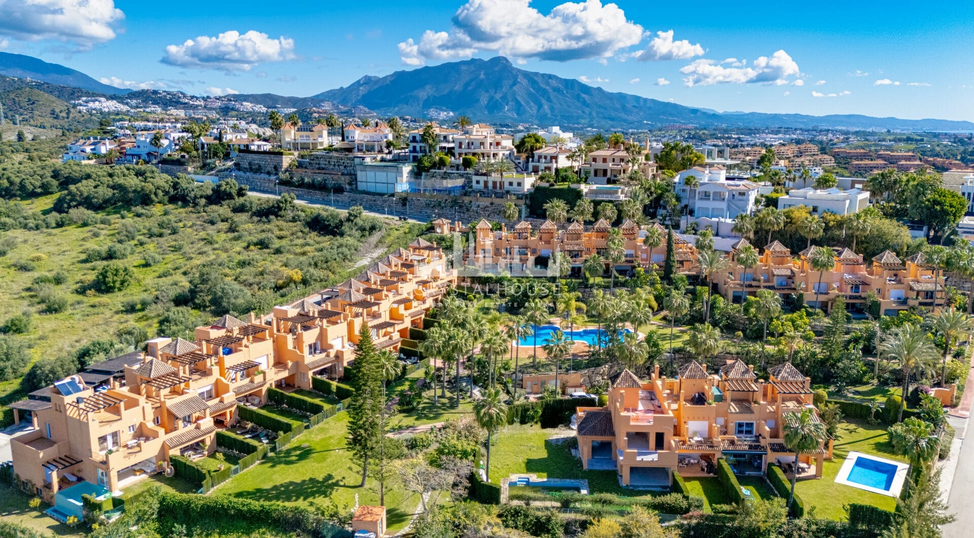 Superb three bedroom, south facing townhouse in Paraiso Bellevue, in El Paraiso on the New Golden Mile