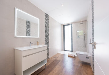 Spacious Contemporary Villa in the Heart of the Golden Triangle!