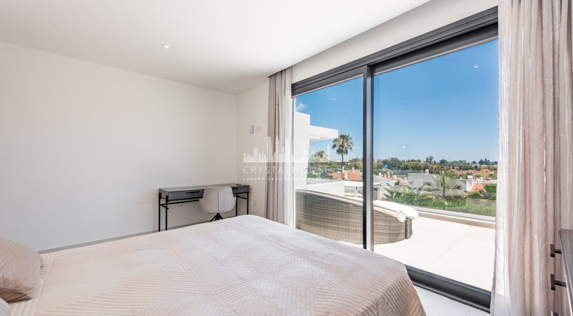 Spacious Contemporary Villa in the Heart of the Golden Triangle!
