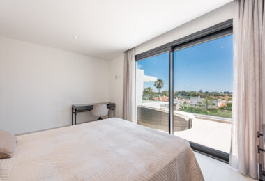 Spacious Contemporary Villa in the Heart of the Golden Triangle!