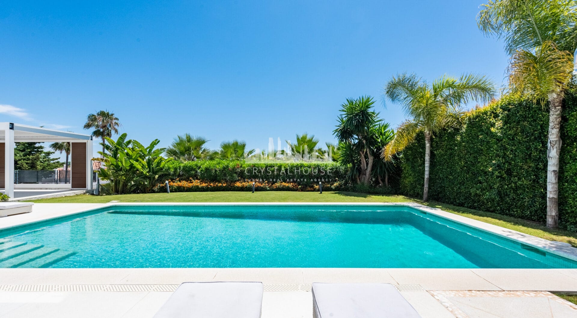 Spacious Contemporary Villa in the Heart of the Golden Triangle!