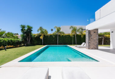 Spacious Contemporary Villa in the Heart of the Golden Triangle!