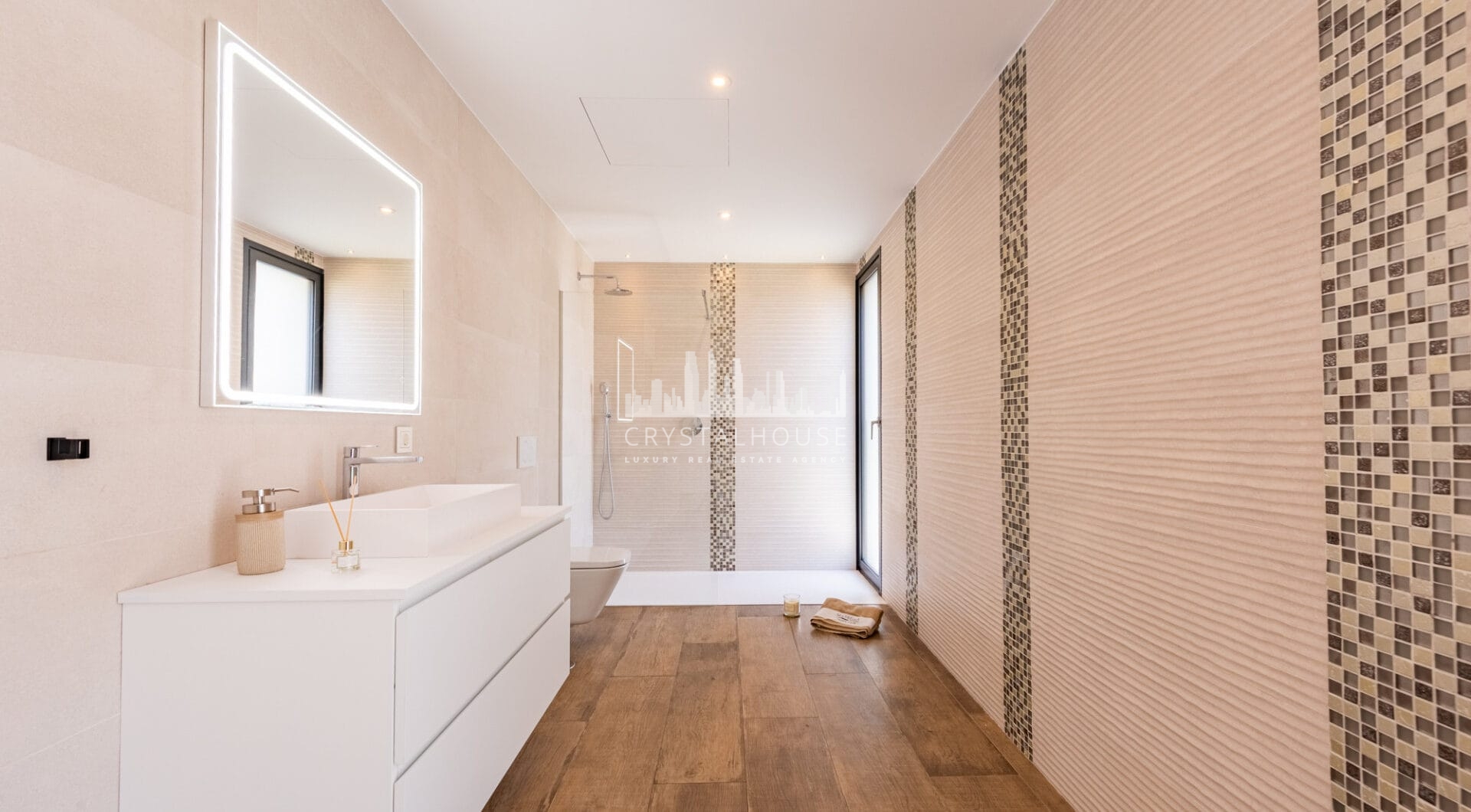 Spacious Contemporary Villa in the Heart of the Golden Triangle!
