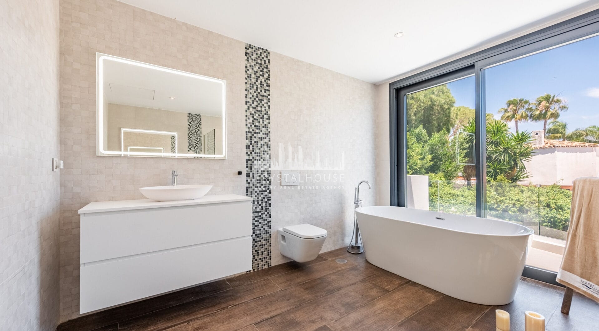 Spacious Contemporary Villa in the Heart of the Golden Triangle!