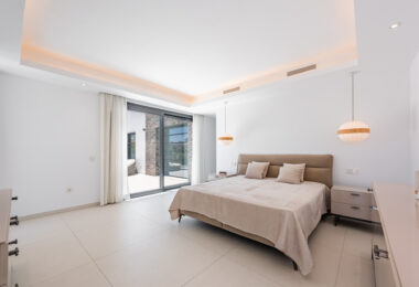 Spacious Contemporary Villa in the Heart of the Golden Triangle!