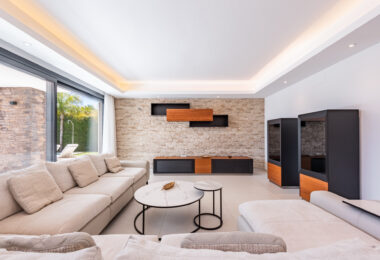 Spacious Contemporary Villa in the Heart of the Golden Triangle!