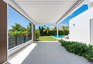 Spacious Contemporary Villa in the Heart of the Golden Triangle!