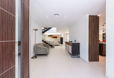 Spacious Contemporary Villa in the Heart of the Golden Triangle!