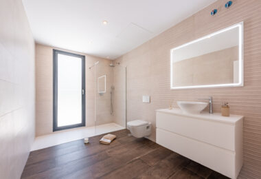 Spacious Contemporary Villa in the Heart of the Golden Triangle!