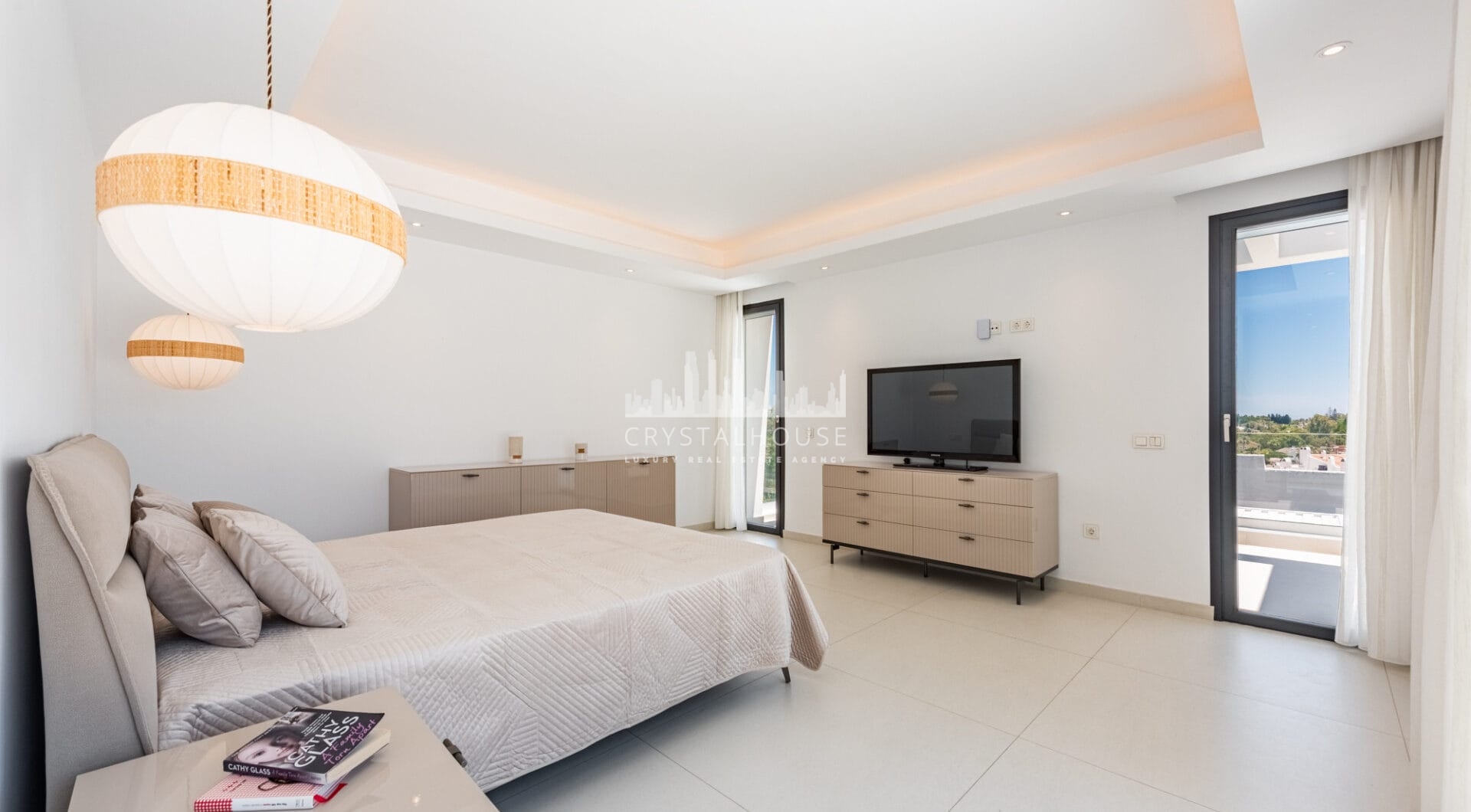 Spacious Contemporary Villa in the Heart of the Golden Triangle!