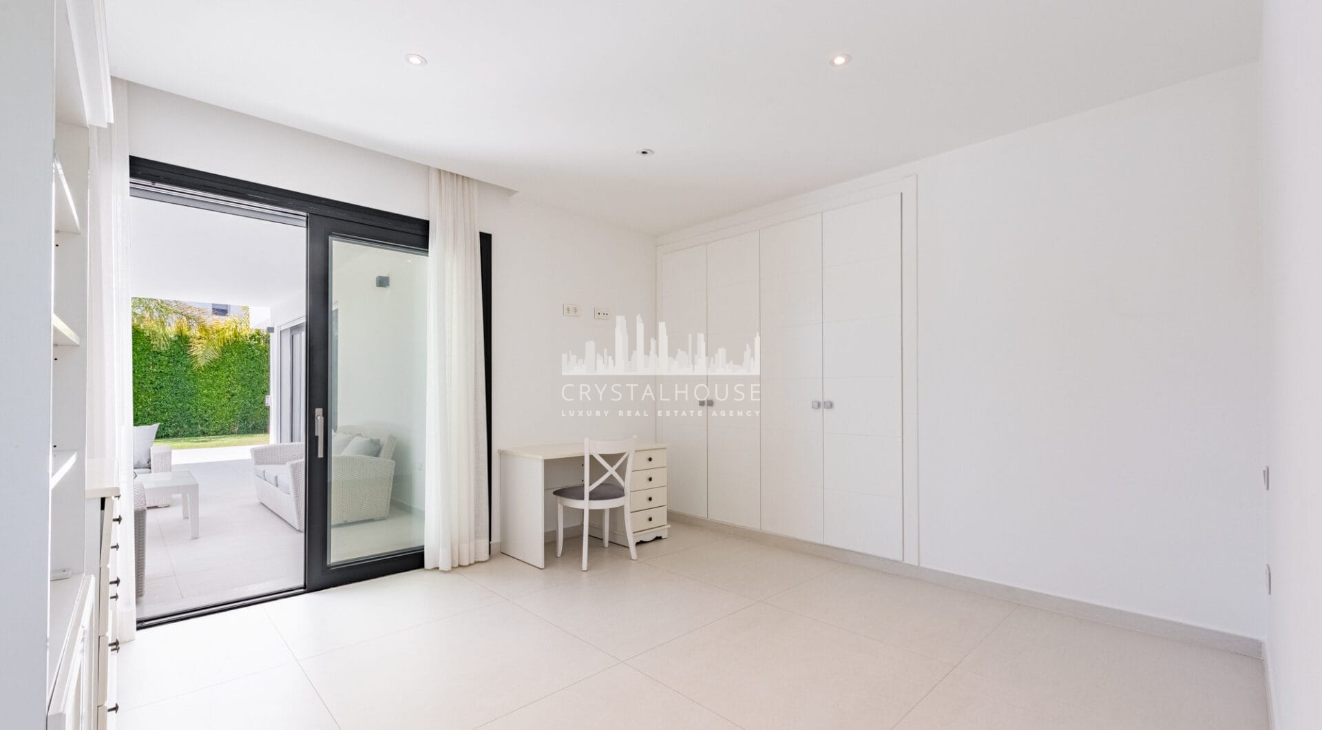 Spacious Contemporary Villa in the Heart of the Golden Triangle!
