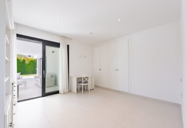 Spacious Contemporary Villa in the Heart of the Golden Triangle!