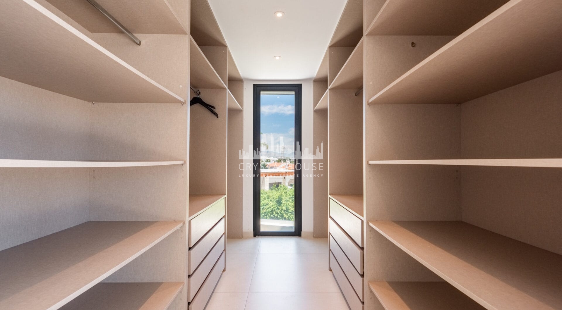 Spacious Contemporary Villa in the Heart of the Golden Triangle!