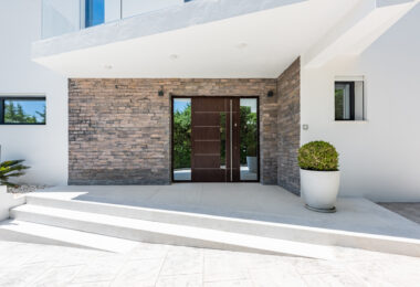 Spacious Contemporary Villa in the Heart of the Golden Triangle!