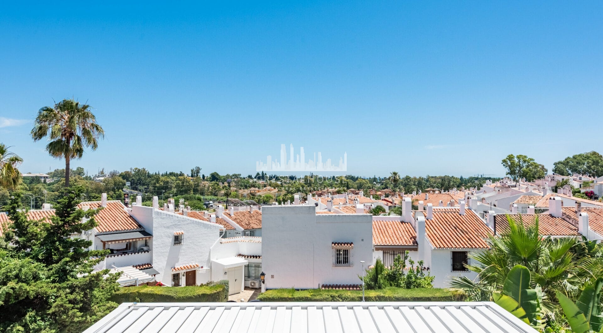 Spacious Contemporary Villa in the Heart of the Golden Triangle!
